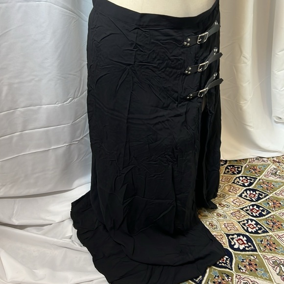 Widow Long Black Split Kilt Size XL - Picture 3 of 4